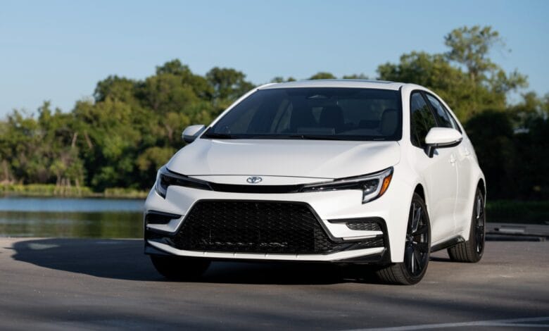 2026toyotacorollacorollahybridsedanfwdawd 22