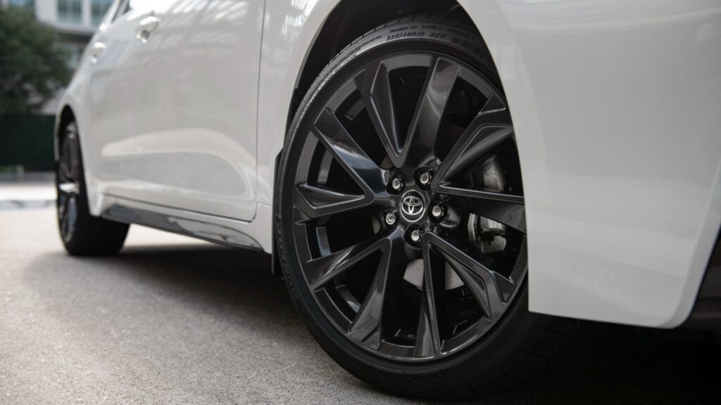 2026toyotacorollacorollahybridsedanfwdawd 24
