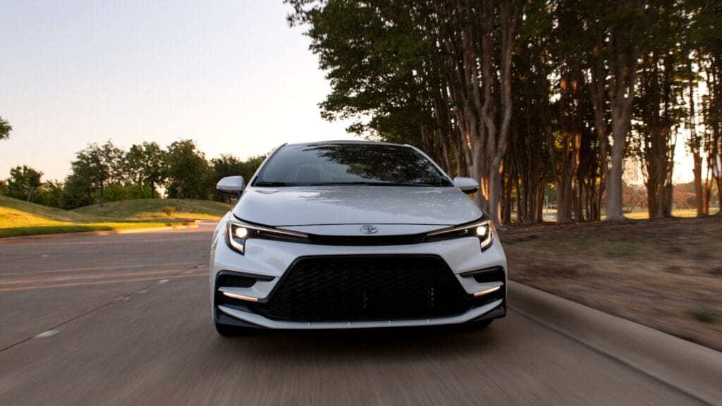 2026toyotacorollacorollahybridsedanfwdawd 26