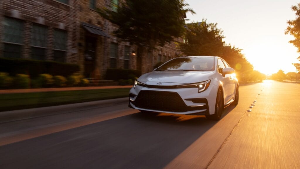 2026toyotacorollacorollahybridsedanfwdawd 27