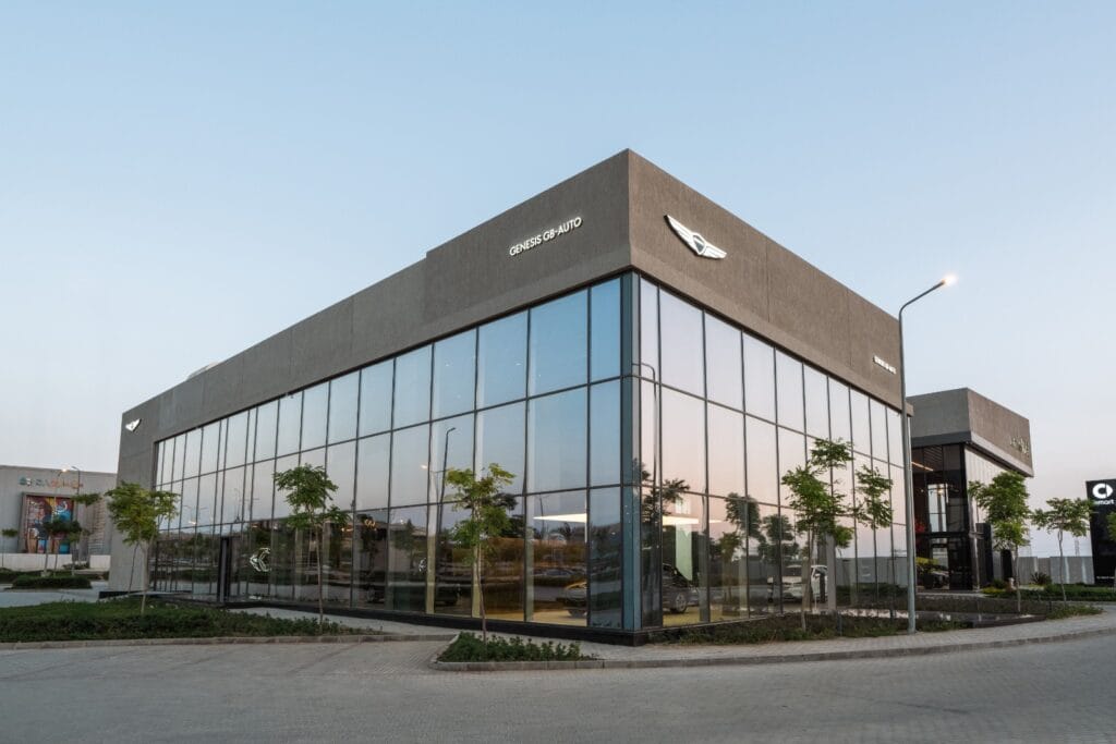 افتتاح أول صالة عرض لـ Genesis في مصر: تقديم 3 سيارات بأسعار تبدأ من 3.5 مليون جنيه 5 IMG 20250723 WA0001