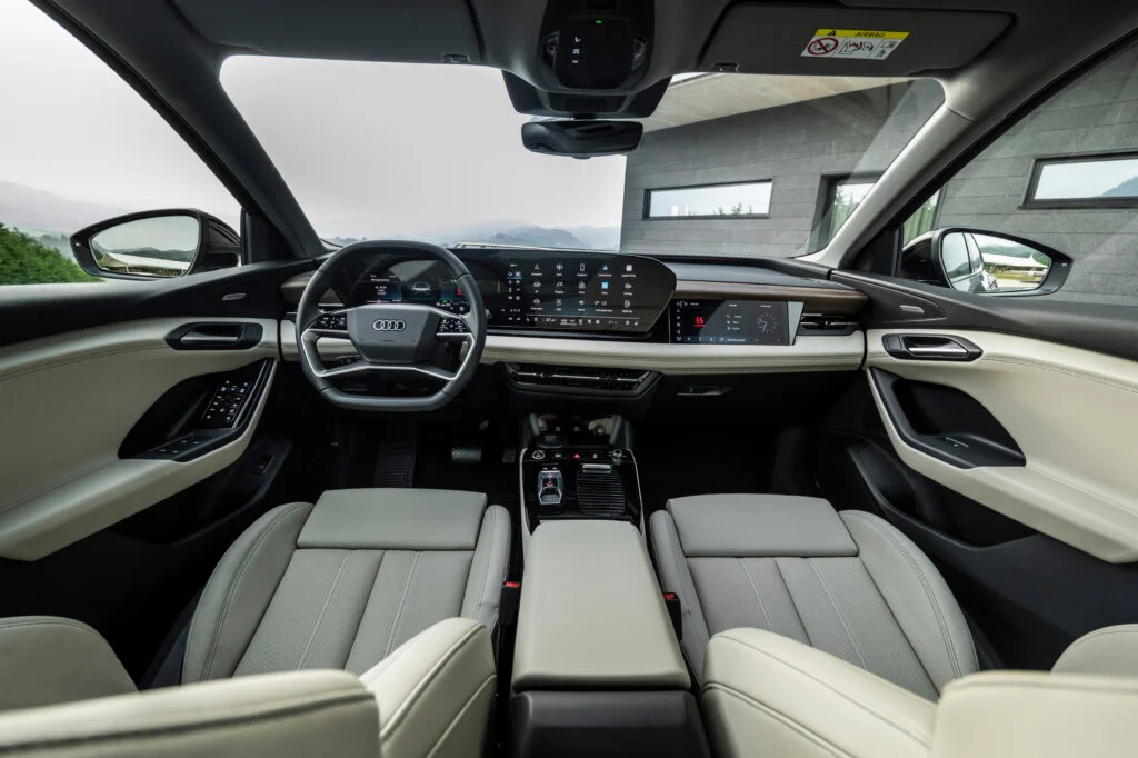 أودي Q6 e-tron Performance الكهربائية في مصر: تصميم أنيق ومدى أكبر 5 آودي Q6 e tron Performance 6 1024x682 1