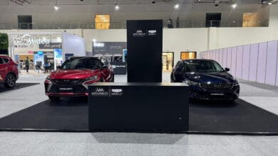 جيلي أوتوموبيليتي تستعرض إمجراند وكولراي المجمعتين محليًا في TransMEA 2025