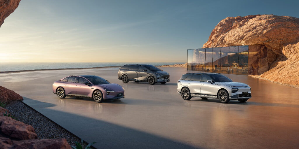 إكس بينج XPENG تُشعل المنافسة: افتتاحات جديدة وطرح X9 و Mona M03 وتخفيض G9