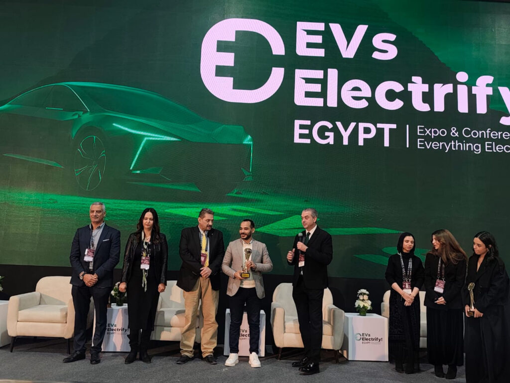 تكريم عبد الحميد جمعة رئيس تحرير موقع مصر كارز ضمن 15 صحفيًا بارزًا بقطاع السيارات