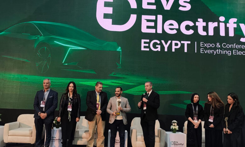 تكريم عبد الحميد جمعة رئيس تحرير موقع مصر كارز ضمن 15 صحفيًا بارزًا بقطاع السيارات