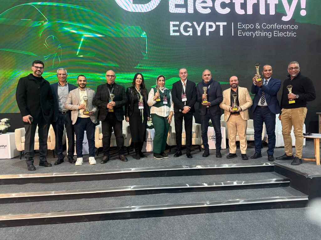 تكريم عبد الحميد جمعة رئيس تحرير موقع مصر كارز ضمن 15 صحفيًا بارزًا بقطاع السيارات