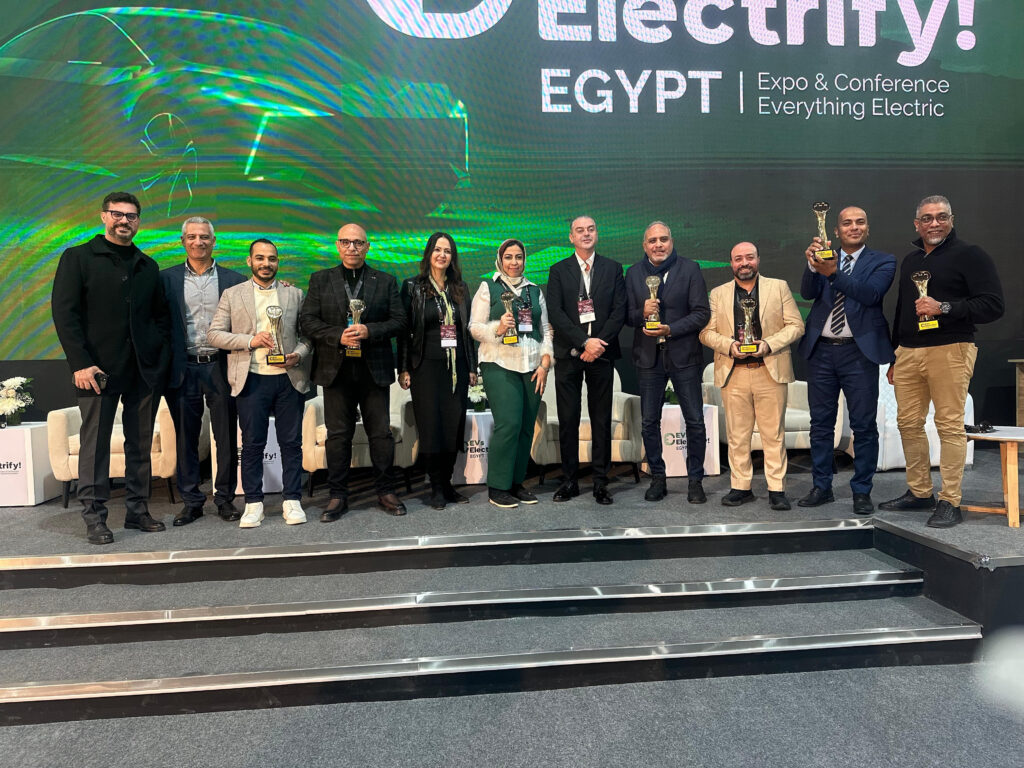 تكريم عبد الحميد جمعة رئيس تحرير موقع مصر كارز ضمن 15 صحفيًا بارزًا بقطاع السيارات