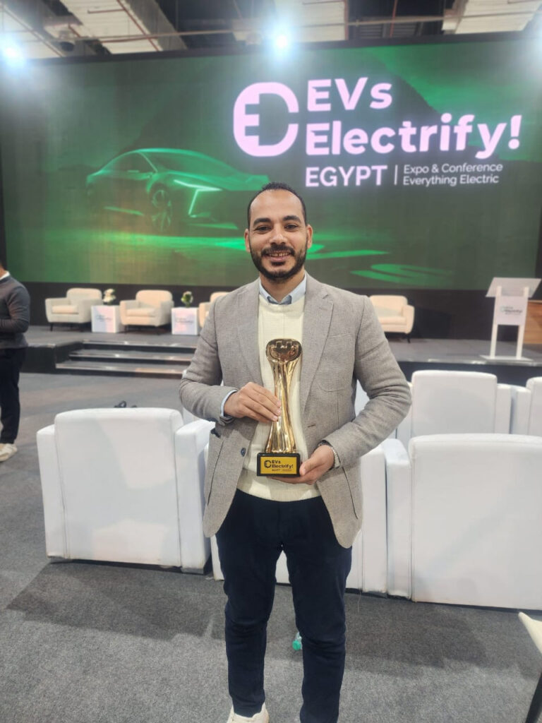 تكريم عبد الحميد جمعة رئيس تحرير موقع مصر كارز ضمن 15 صحفيًا بارزًا بقطاع السيارات