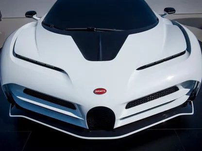 عائلة ساويرس تدخل عالم السيارات الفاخرة عبر صفقة استحواذ محتملة على بوغاتي