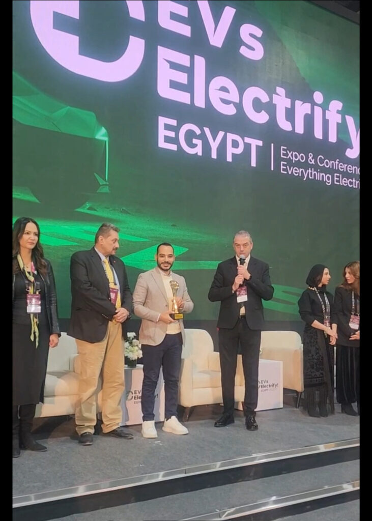 تكريم عبد الحميد جمعة رئيس تحرير موقع مصر كارز ضمن 15 صحفيًا بارزًا بقطاع السيارات