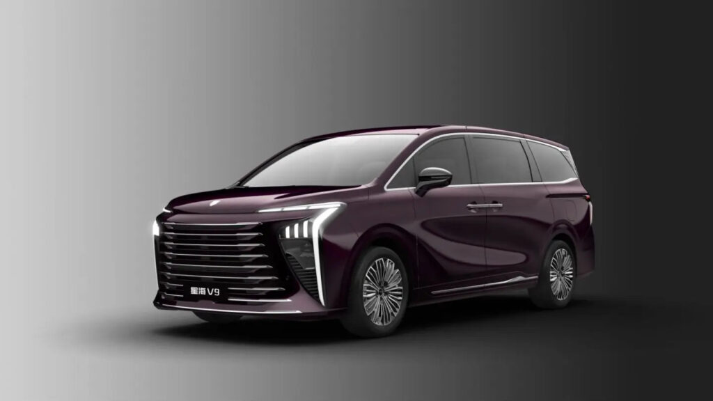 فورثينج V9.. سيارة MPV عائلية فاخرة