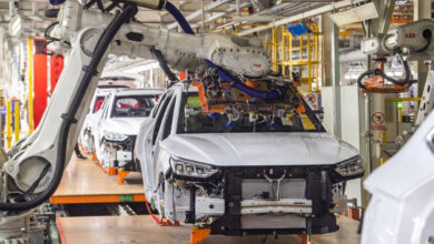 قاهر تسلا.. مصنع صيني ينتج سيارة كل 60 ثانية