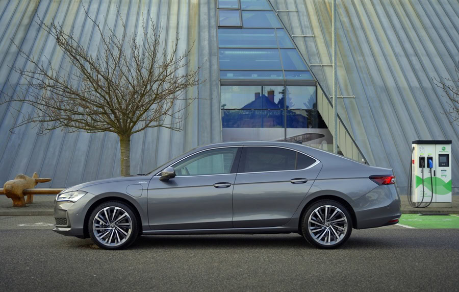 سكودا سوبيرب الهجينة