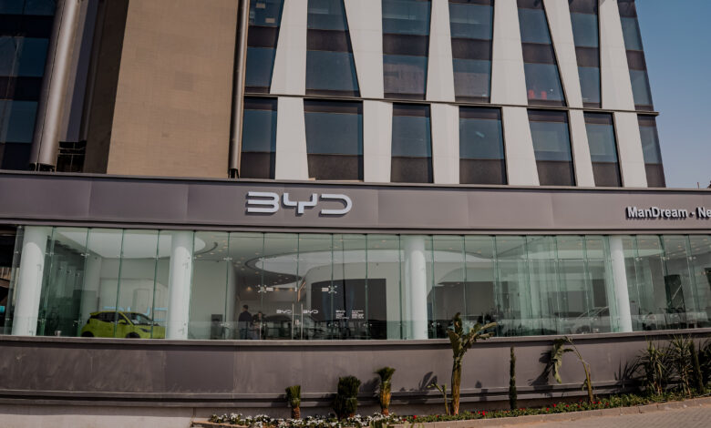 وكيل BYD في مصر يفتتح مركزًا تكنولوجيًا جديدًا ويبدأ تسليم السيارات للعملاء