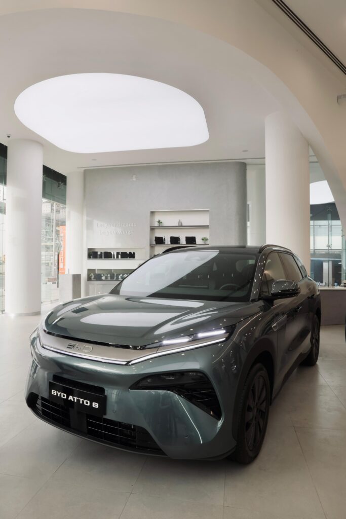 بي واي دي أوتو ATTO 8 تنطلق رسميًا في مصر بتجهيزات فاخرة و7 مقاعد