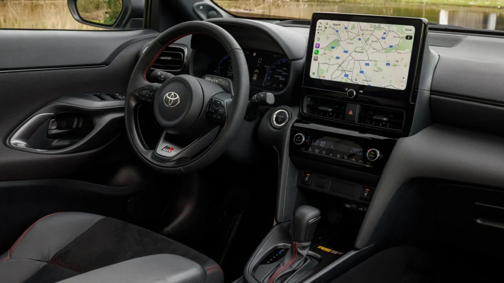 تويوتا تكشف عن ياريس كروس 2026 بتصميم وتحديثات جديدة