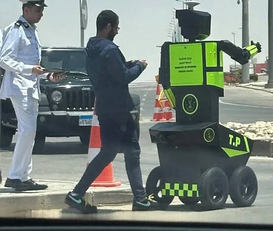 روبوت المرور المصري.. عين ذكية ترصد المخالفات وتخاطب المواطنين بعدة لغات
