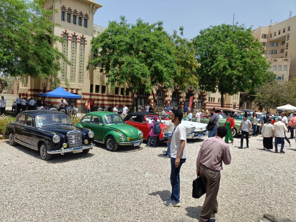 مهرجان للسيارات الكلاسيكية