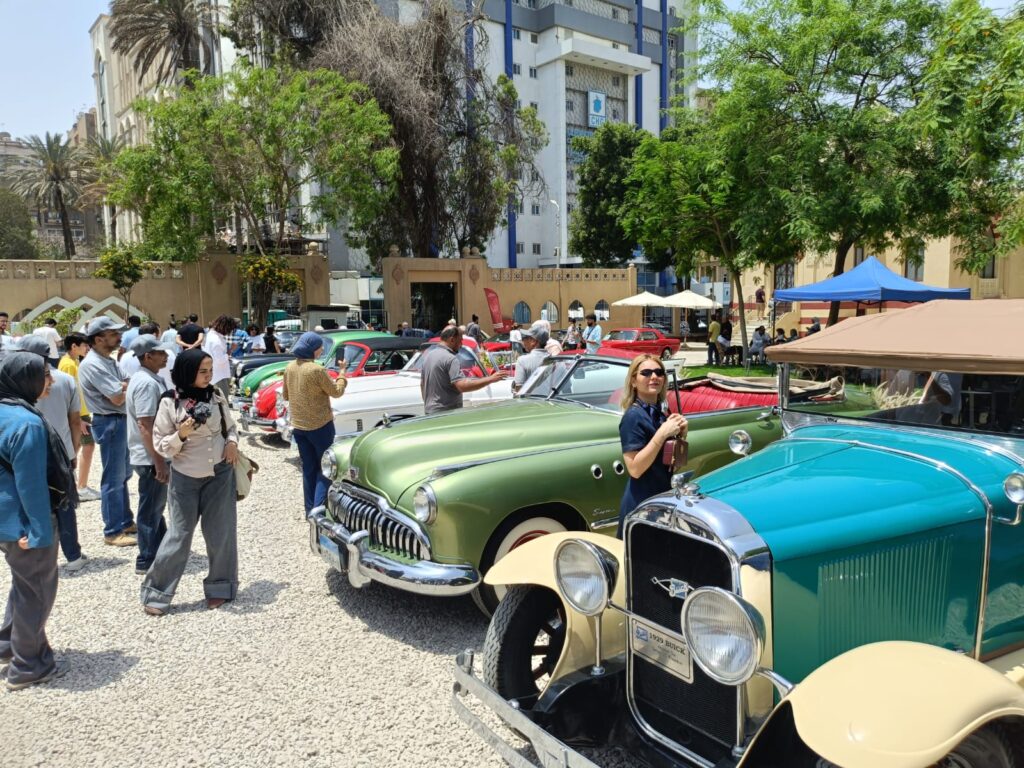 مهرجان للسيارات الكلاسيكية