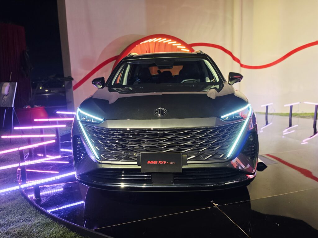 MG تقدم RX9 PHEV بمنظومة Plug-in Hybrid ومدى 1100 كم